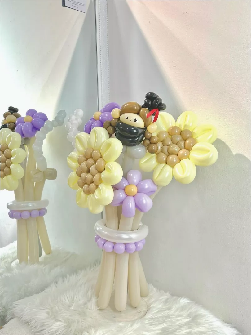 Balloon Flower Bouquet | Graduation 4 Stalks