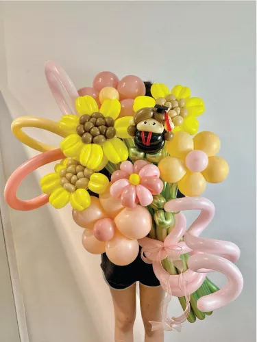 Balloon Flower Bouquet | Graduation 7 Stalks Mix