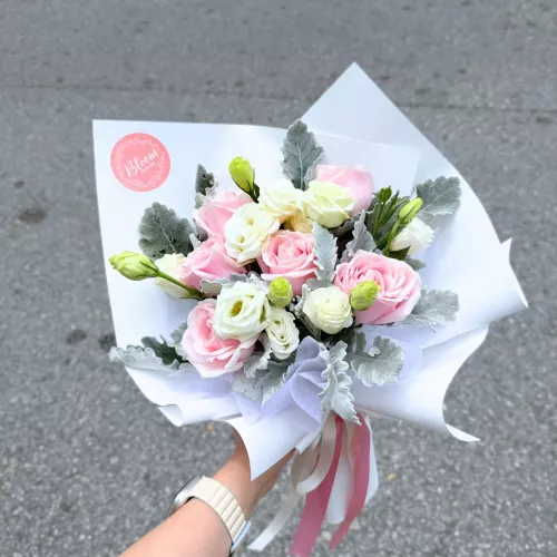 Valentine Hand Bouquet 01