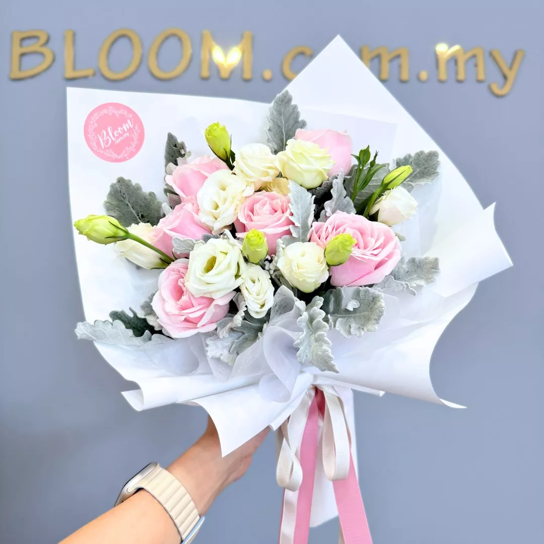 Valentine Hand Bouquet 01