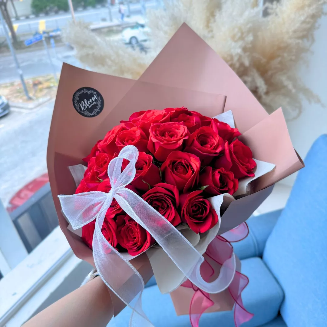 Valentine Hand Bouquet 02