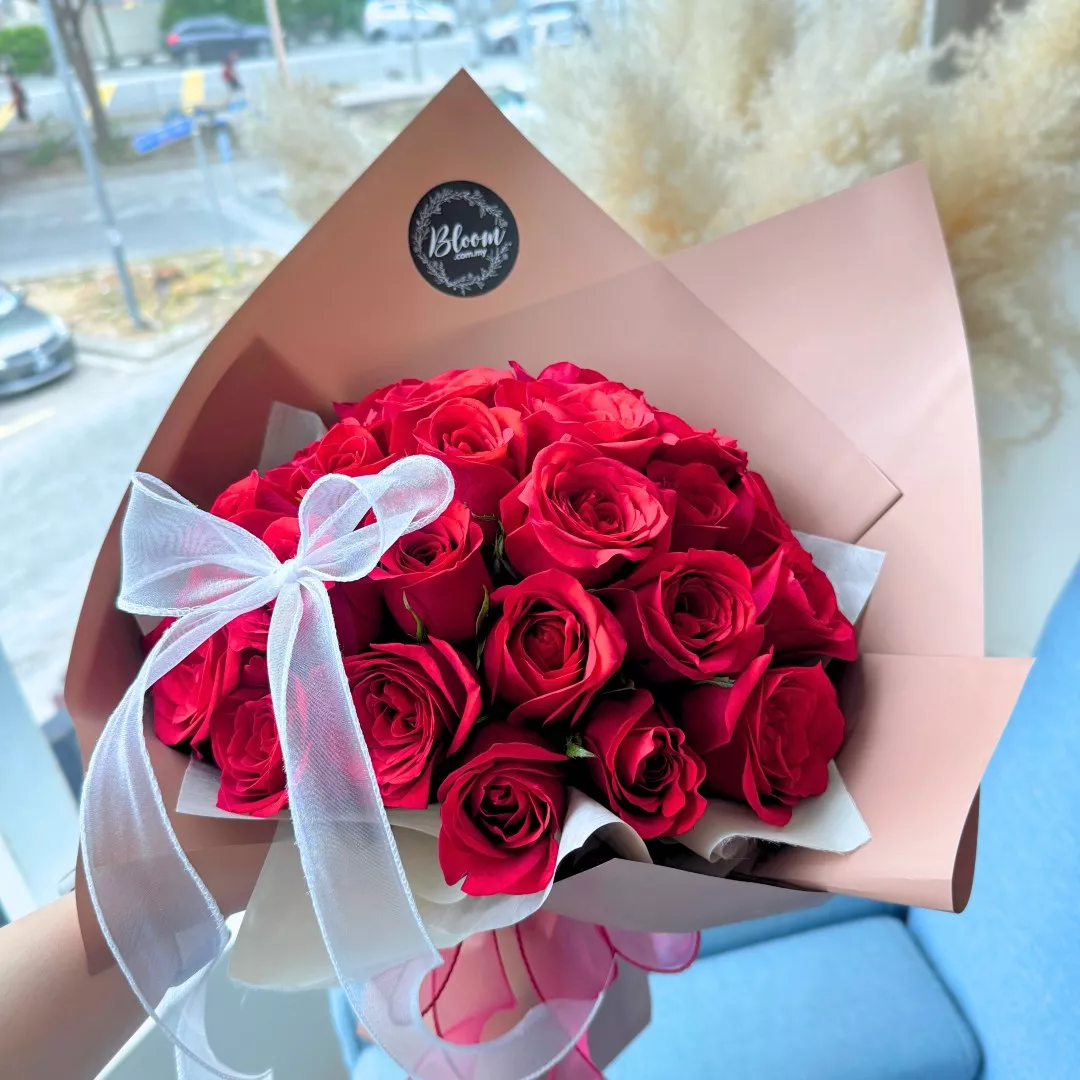 Valentine Hand Bouquet 02