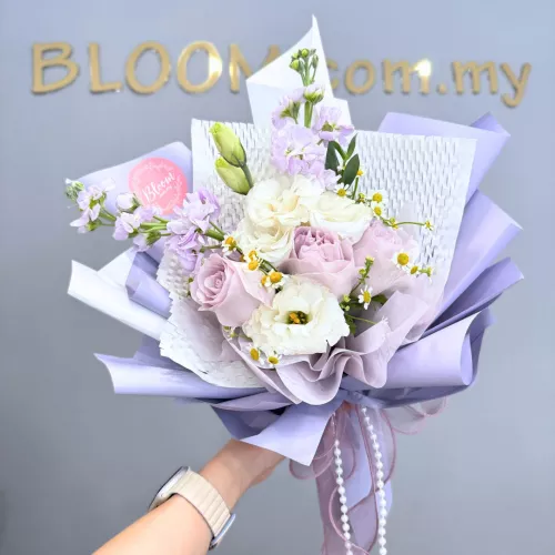 Valentine Hand Bouquet 03