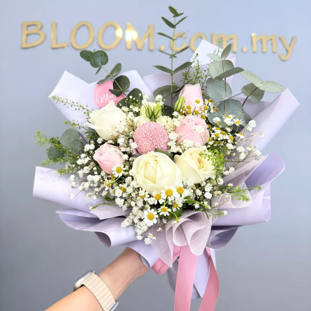 Valentine Hand Bouquet 04