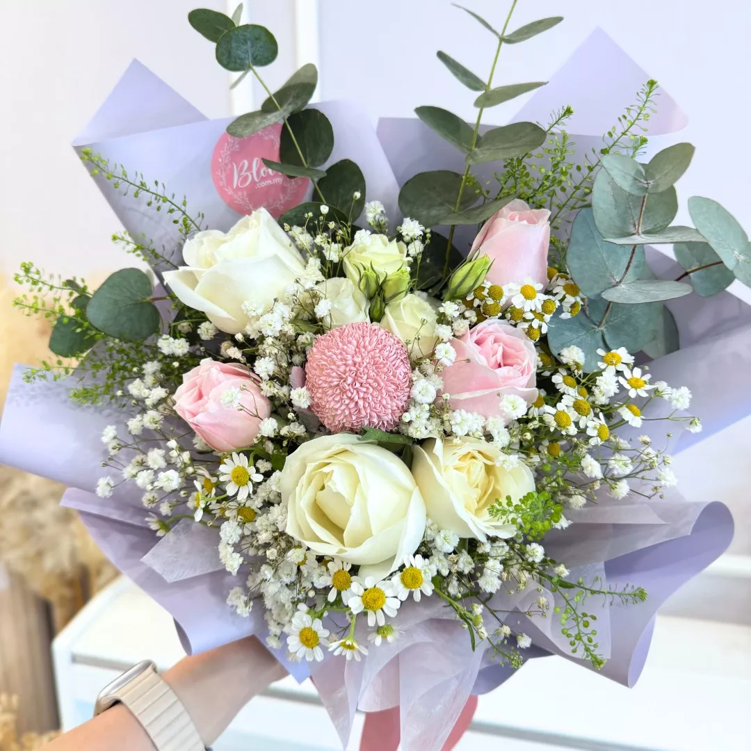 Valentine Hand Bouquet 04