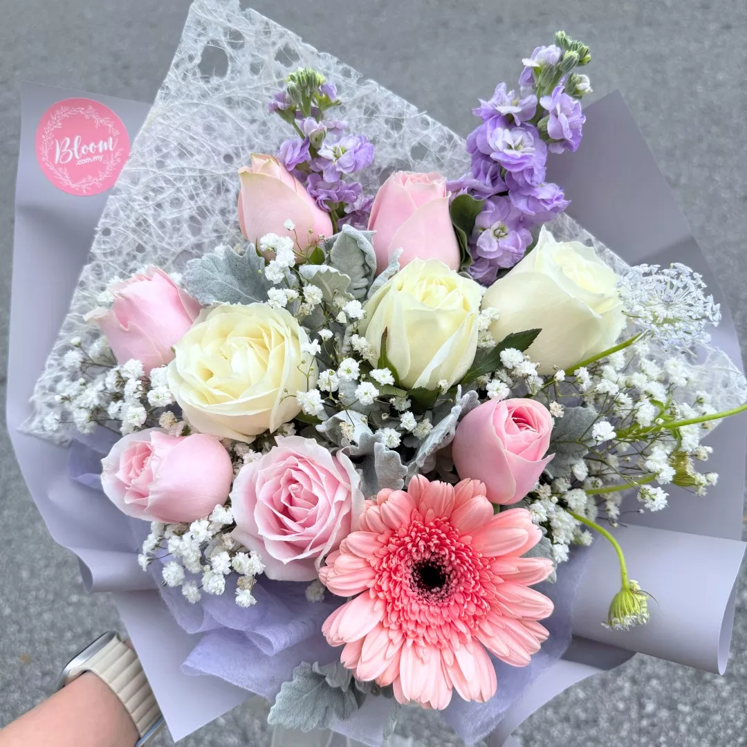 Valentine Hand Bouquet 05