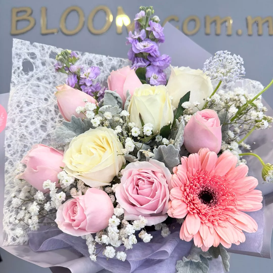 Valentine Hand Bouquet 05