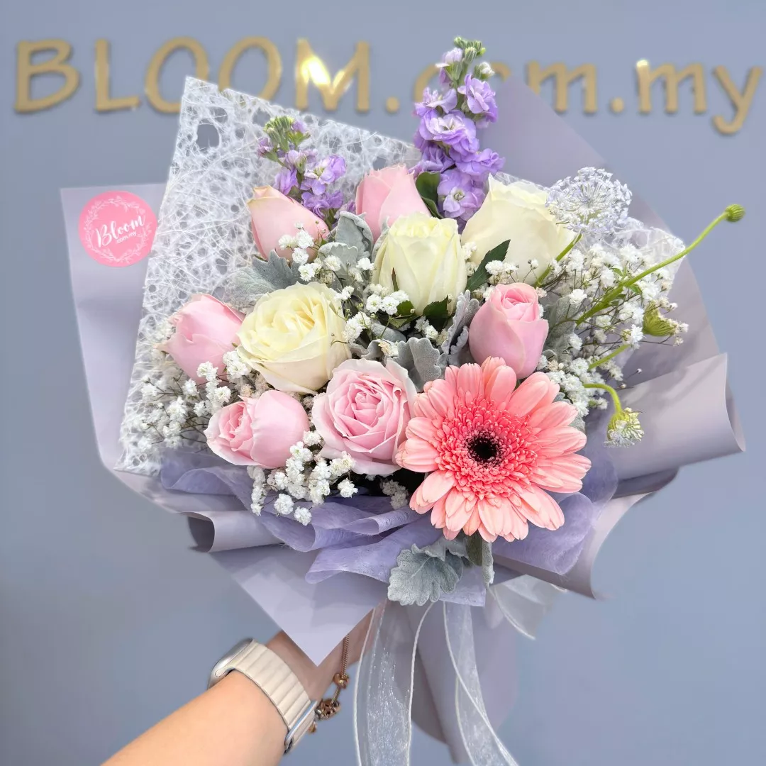 Valentine Hand Bouquet 05