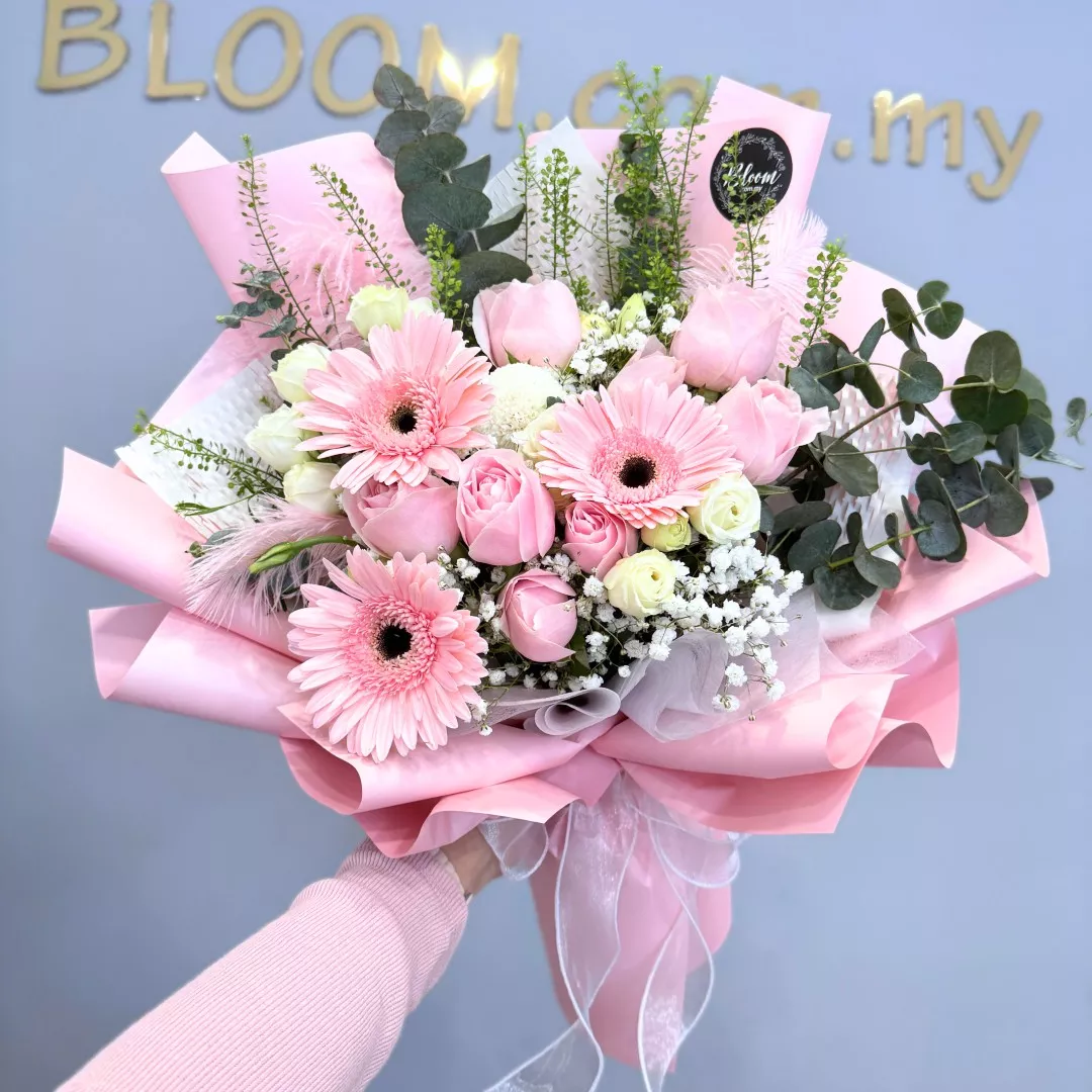 Valentine Hand Bouquet 09