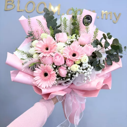 Valentine Hand Bouquet 09