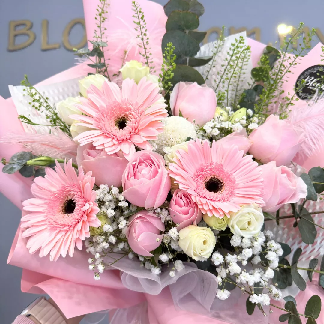 Valentine Hand Bouquet 09