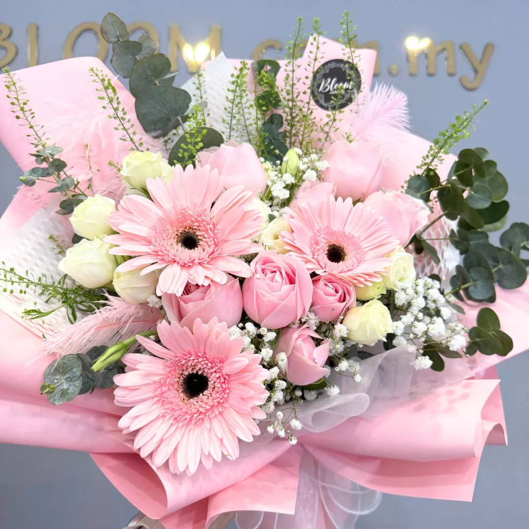 Valentine Hand Bouquet 09