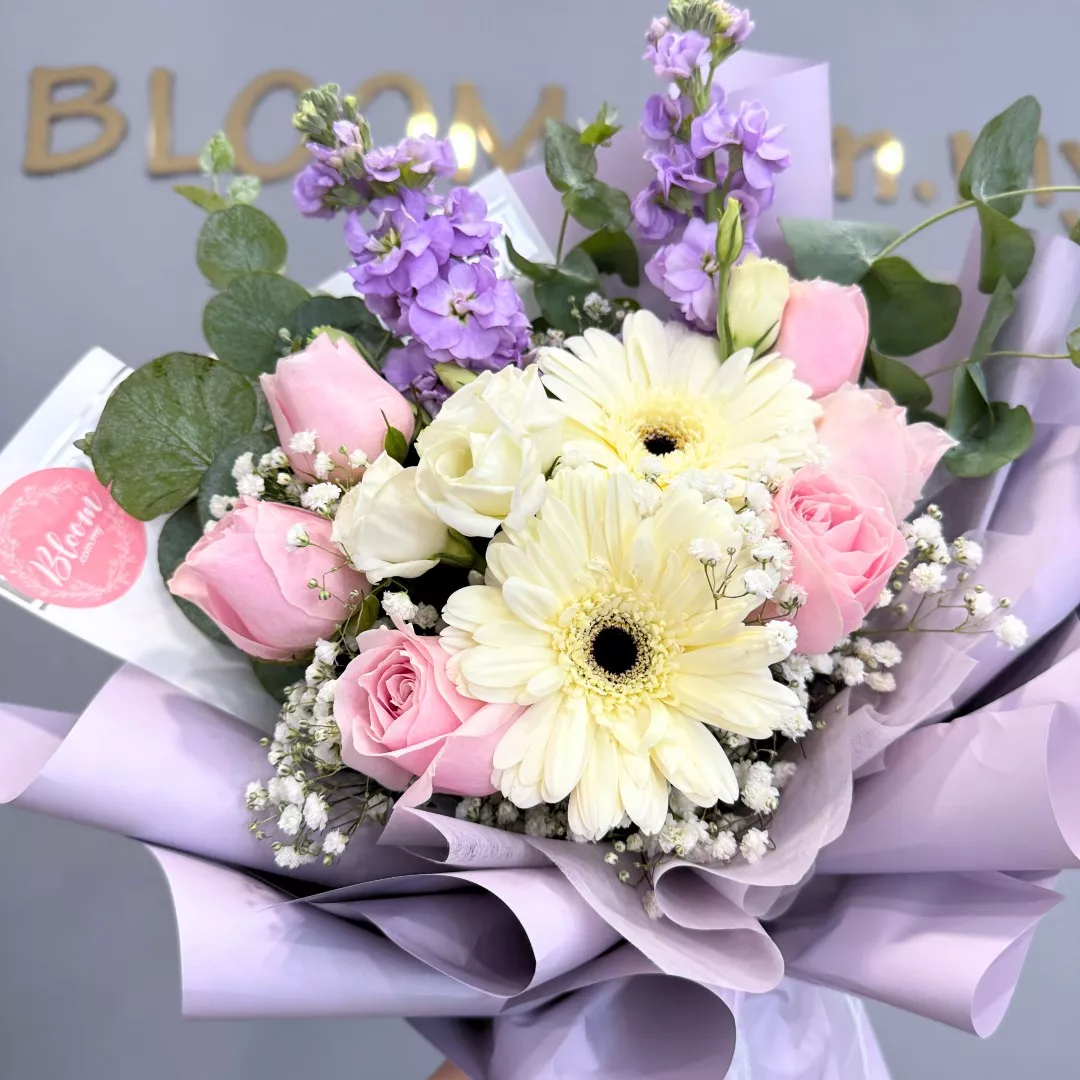 Valentine Hand Bouquet 10