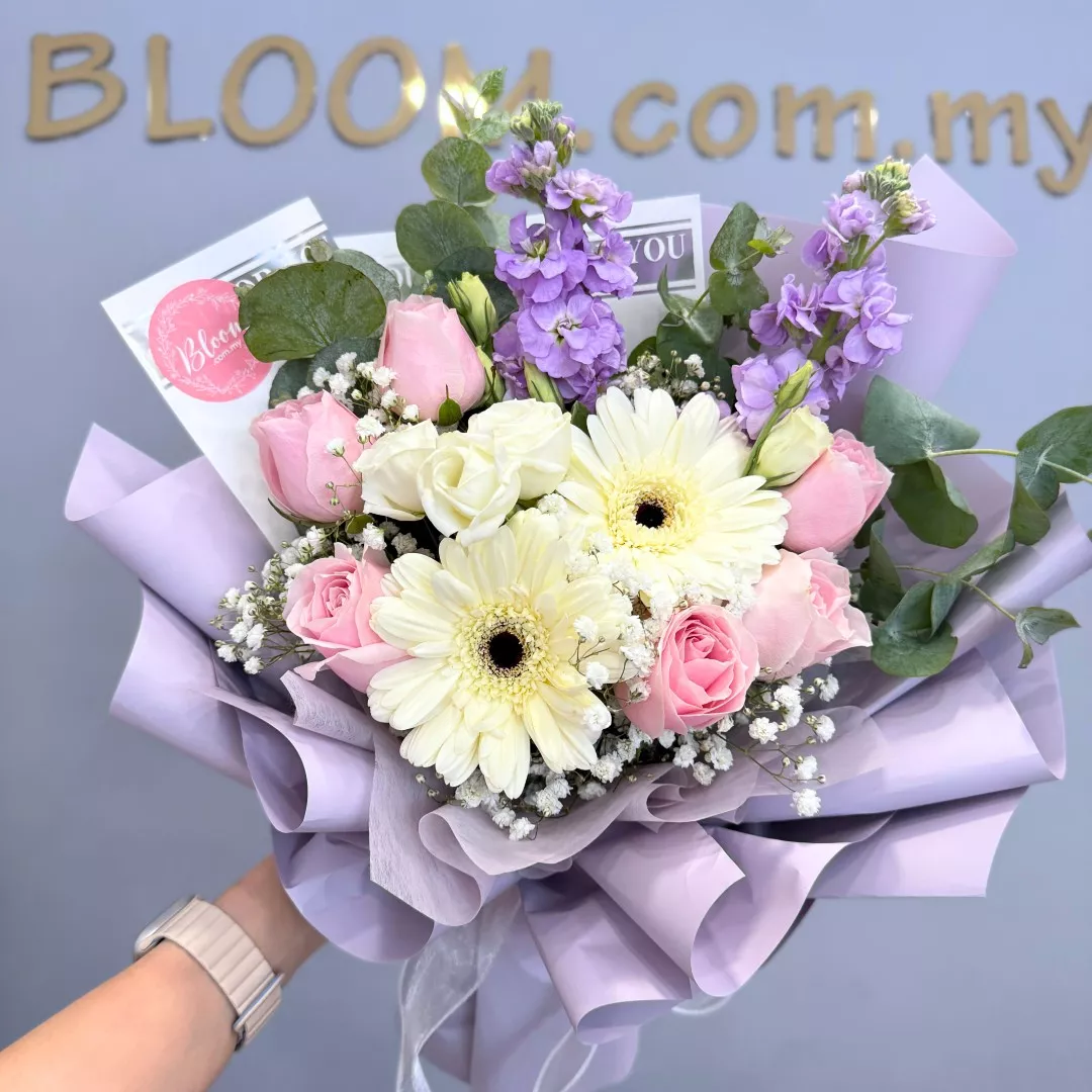 Valentine Hand Bouquet 10