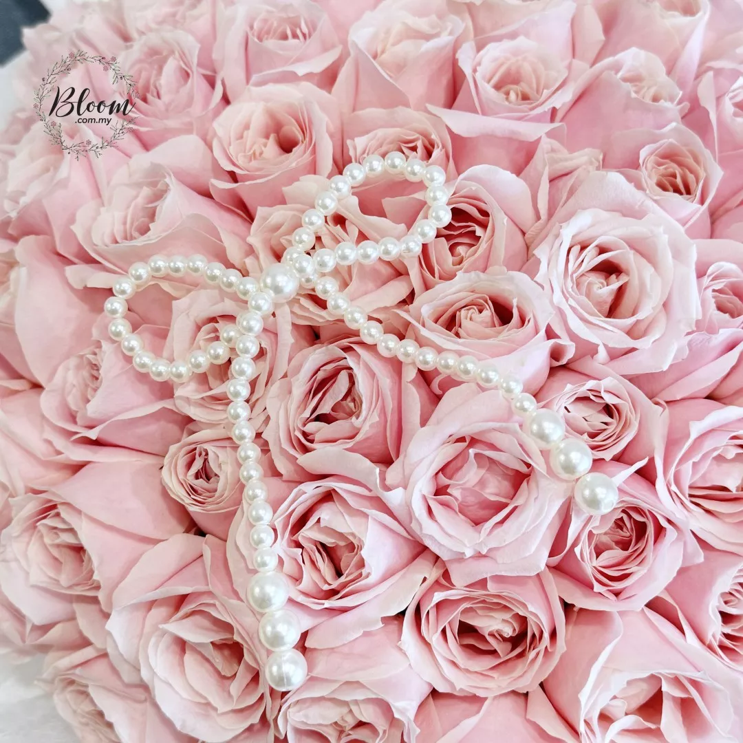 Valentine Hand Bouquet 12