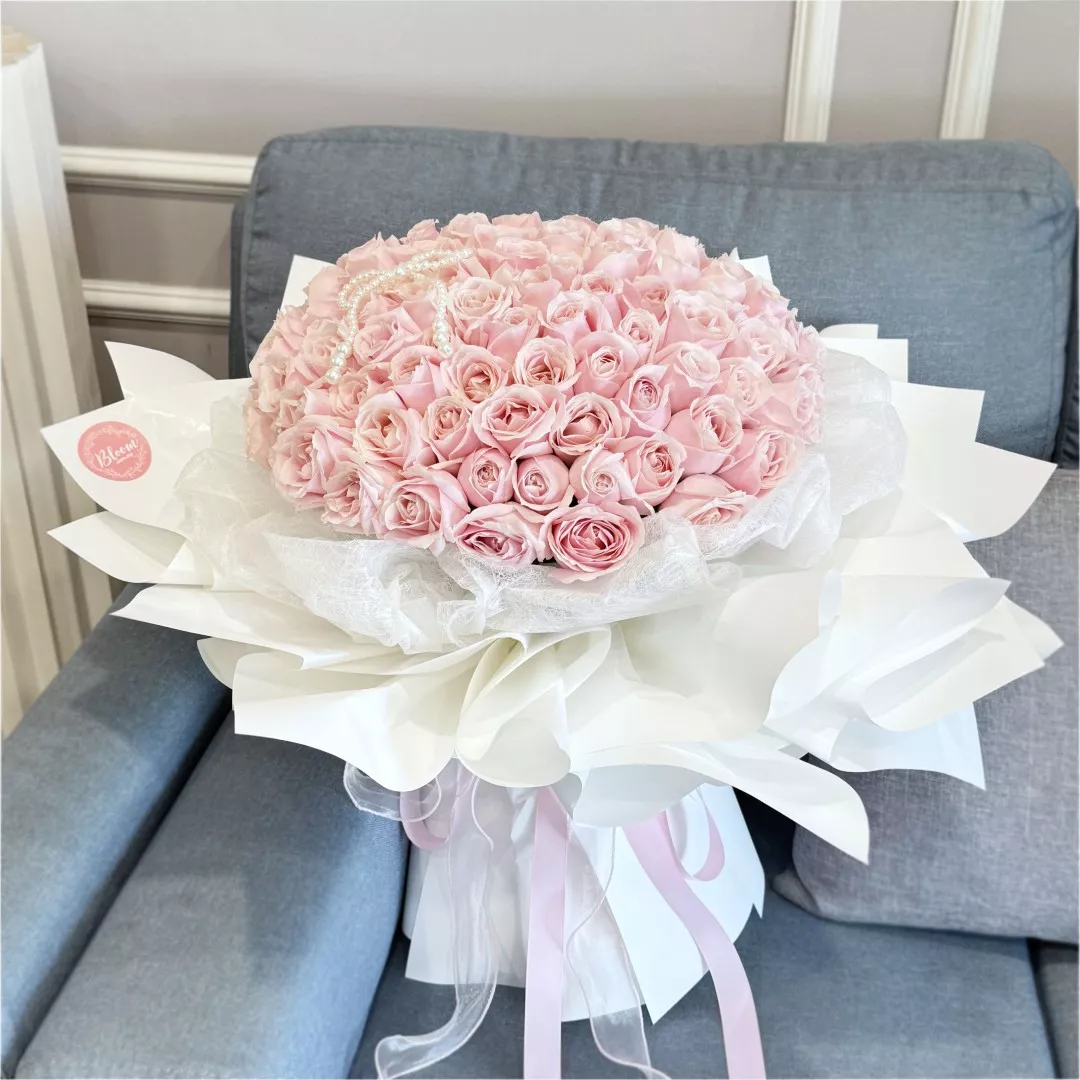 Valentine Hand Bouquet 12