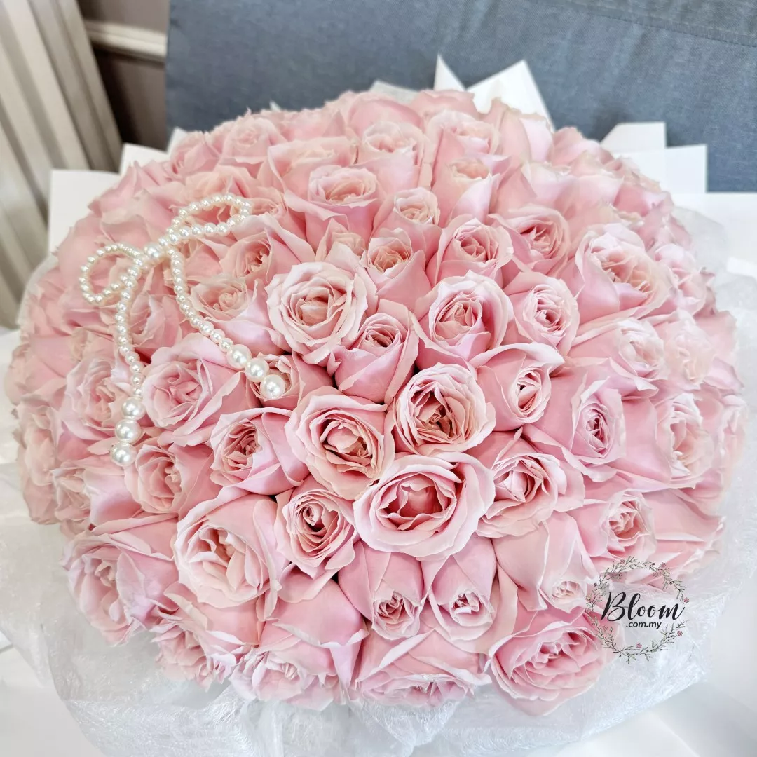 Valentine Hand Bouquet 12