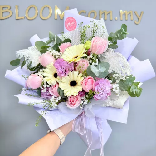 Valentine Hand Bouquet 13