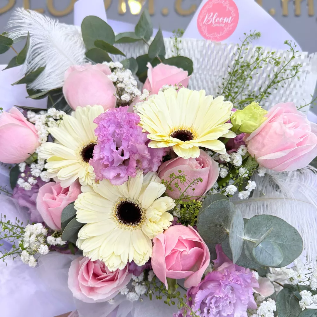 Valentine Hand Bouquet 13