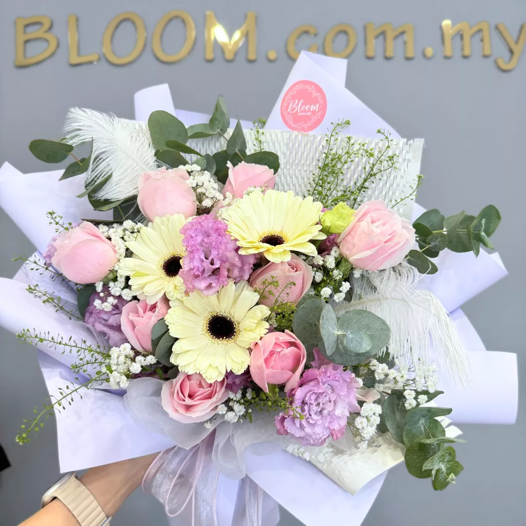 Valentine Hand Bouquet 13