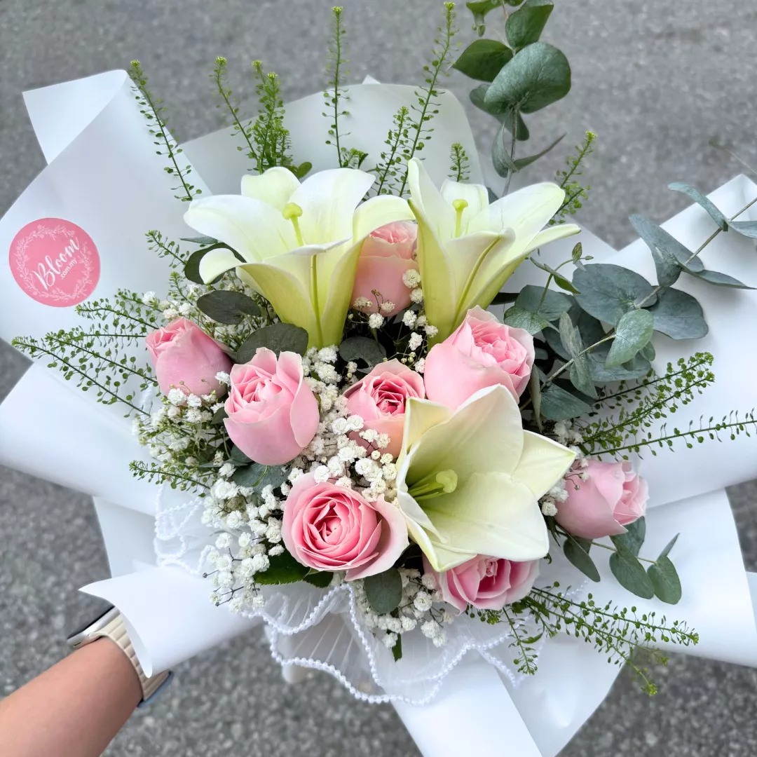 Valentine Hand Bouquet 15