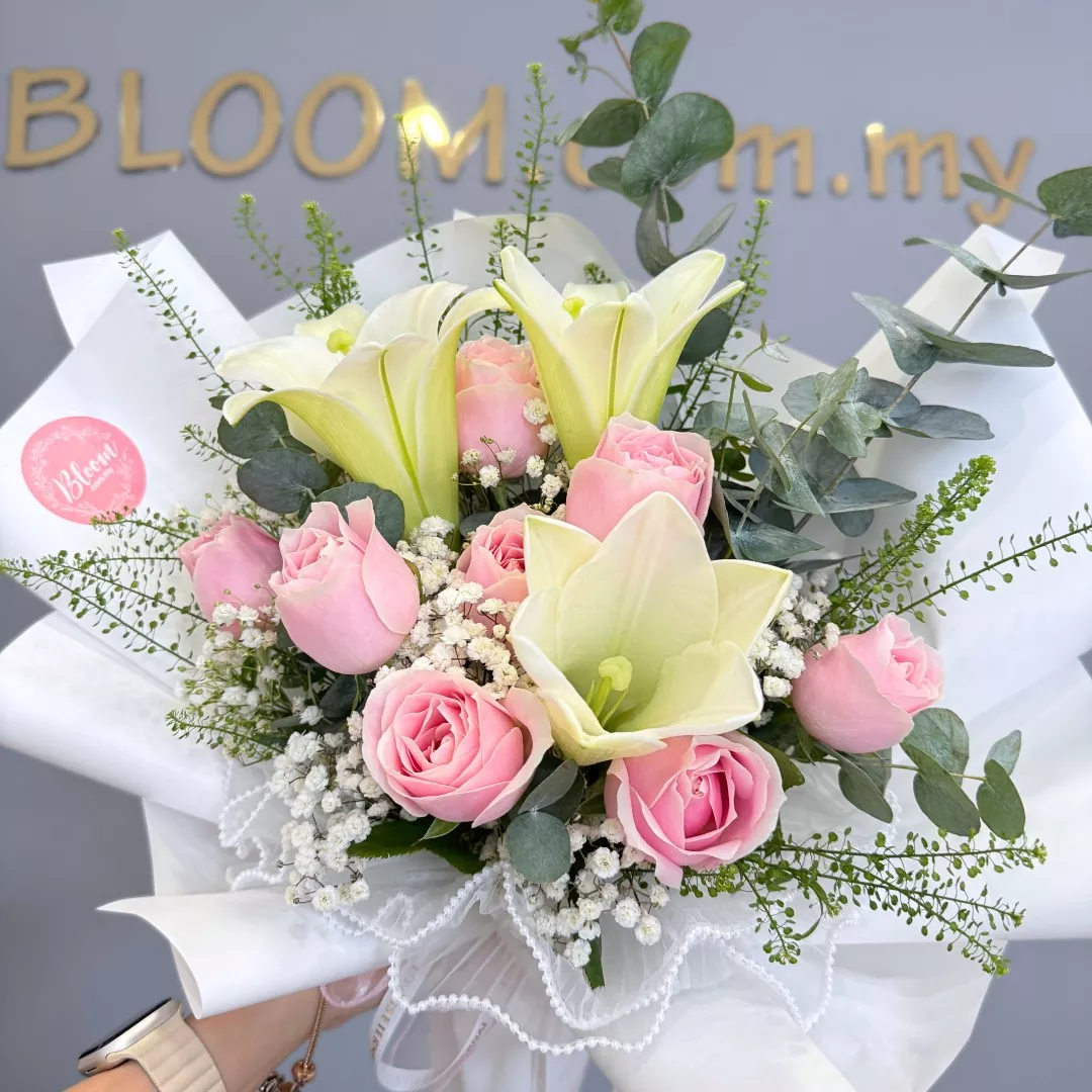 Valentine Hand Bouquet 15