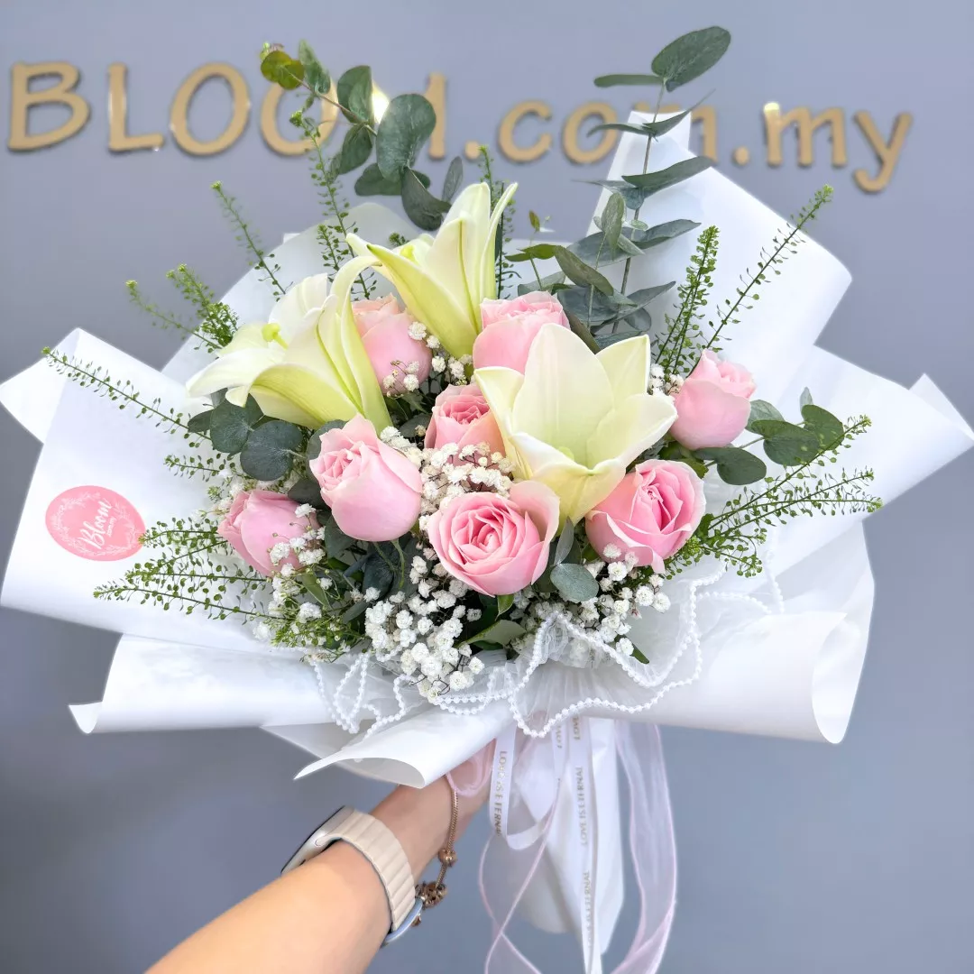 Valentine Hand Bouquet 15