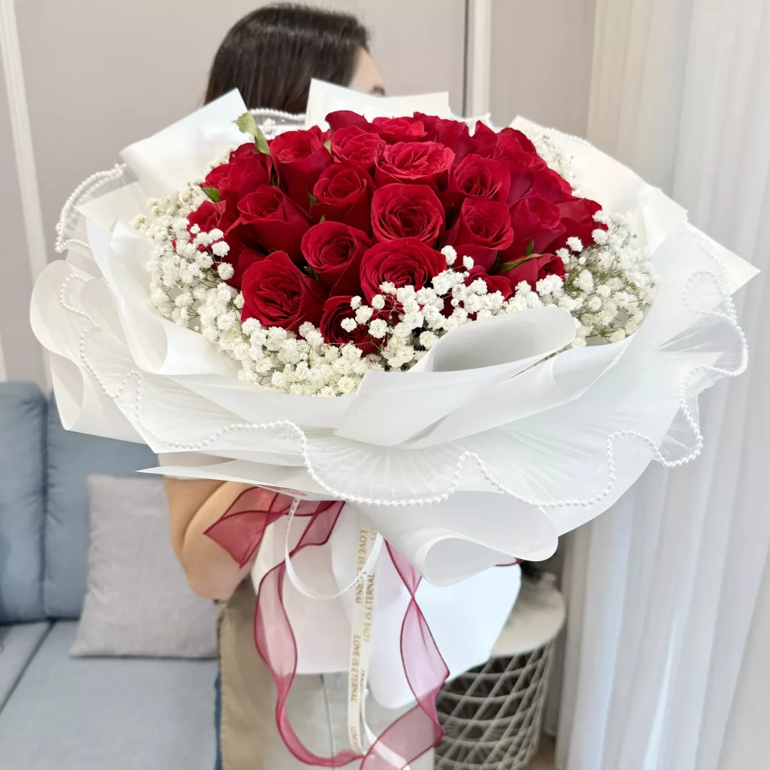 Valentine Hand Bouquet 16