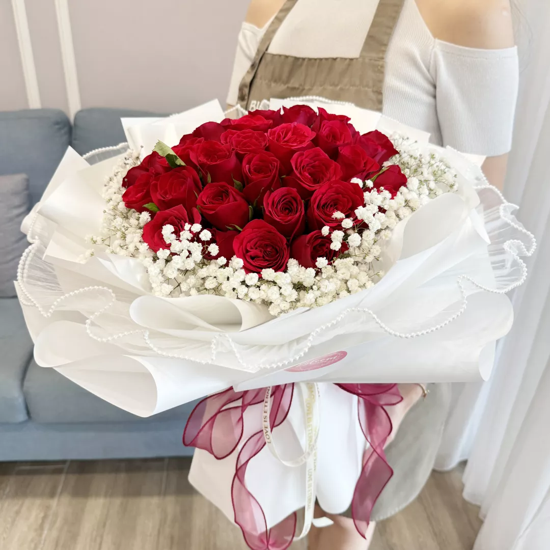 Valentine Hand Bouquet 16