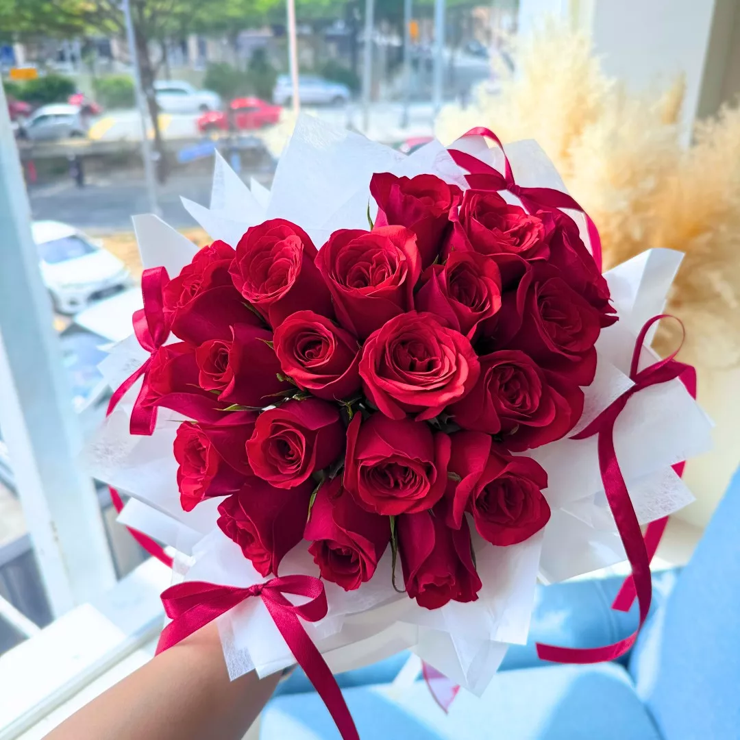 Valentine Hand Bouquet 17