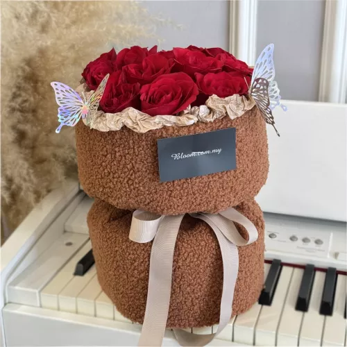 Valentine Hand Bouquet 18