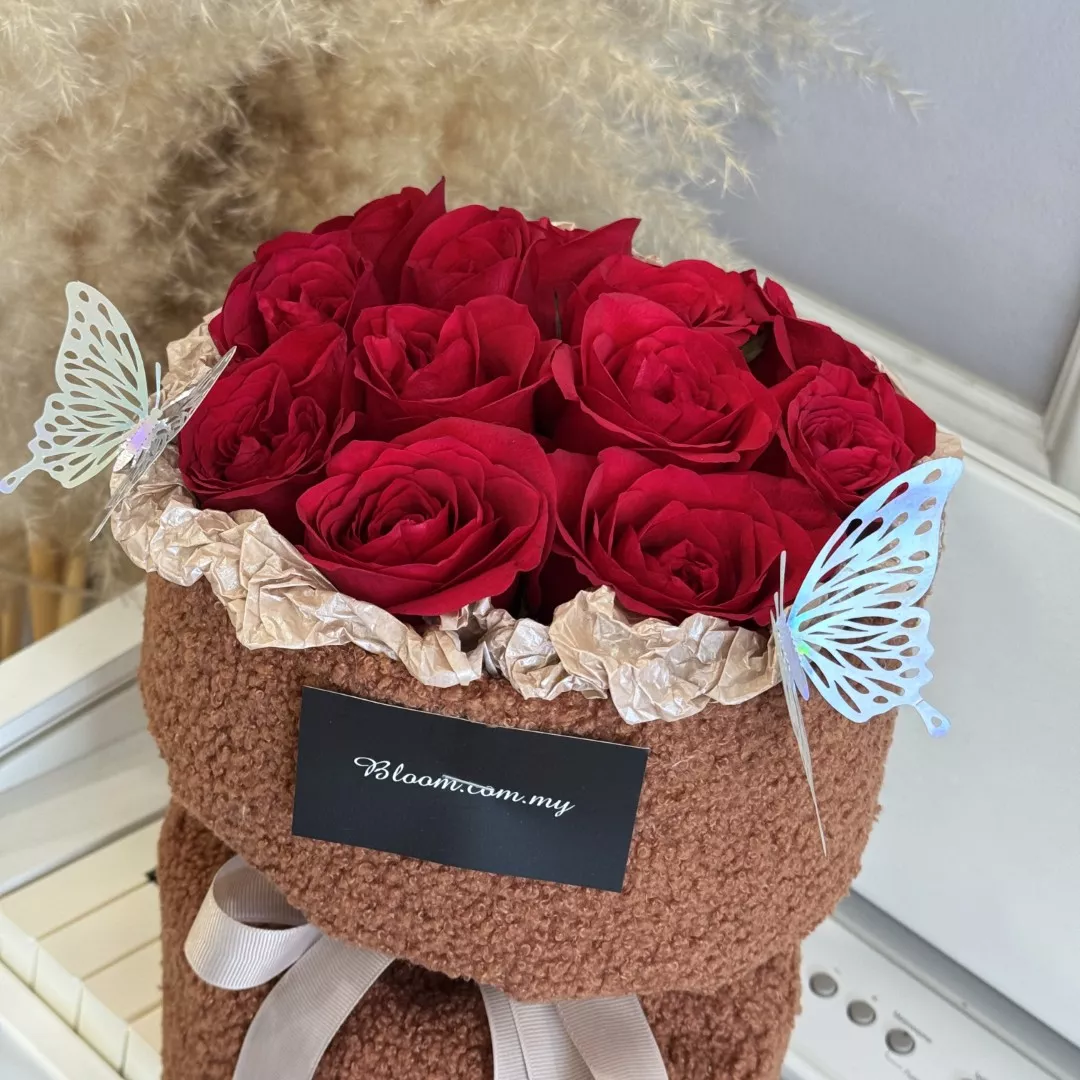 Valentine Hand Bouquet 18