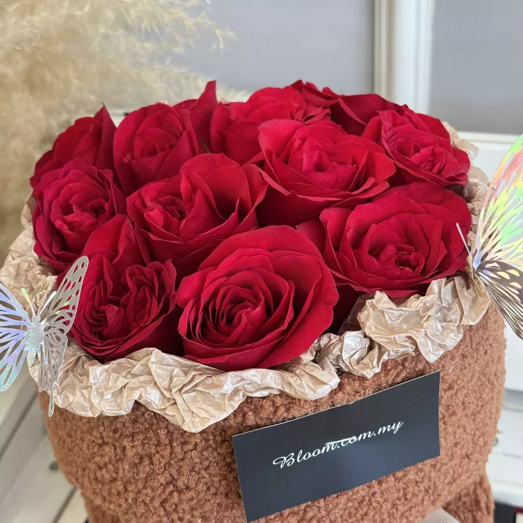 Valentine Hand Bouquet 18