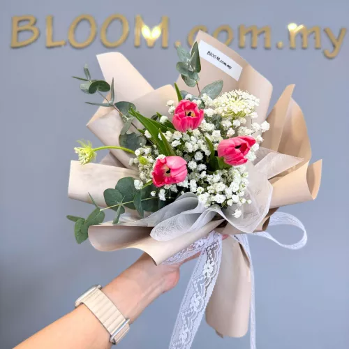 Valentine Tulip Hand Bouquet 01