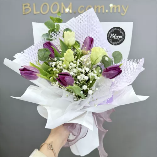 Valentine Tulip Hand Bouquet 02