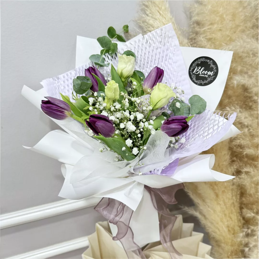 Valentine Tulip Hand Bouquet 02