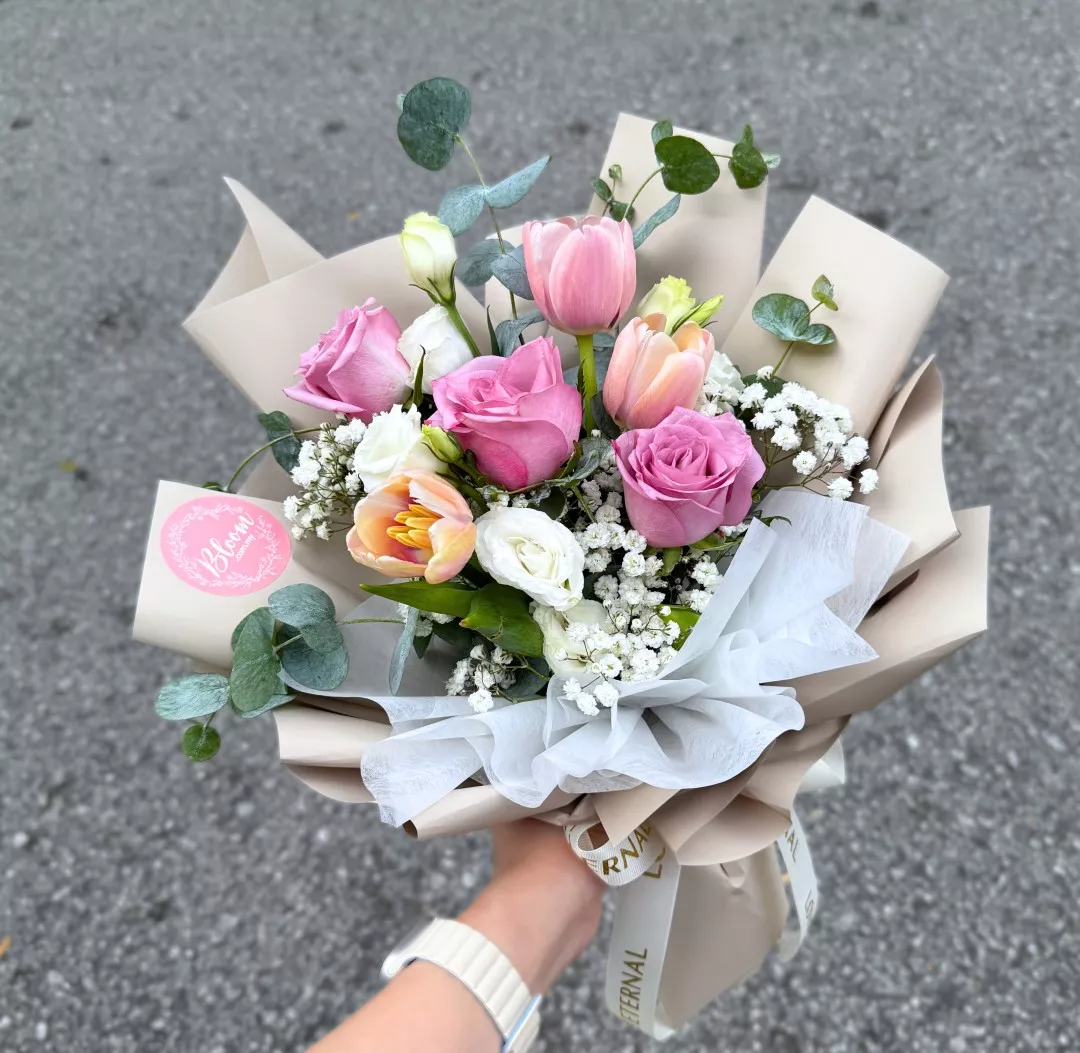 Valentine Tulip Hand Bouquet 03