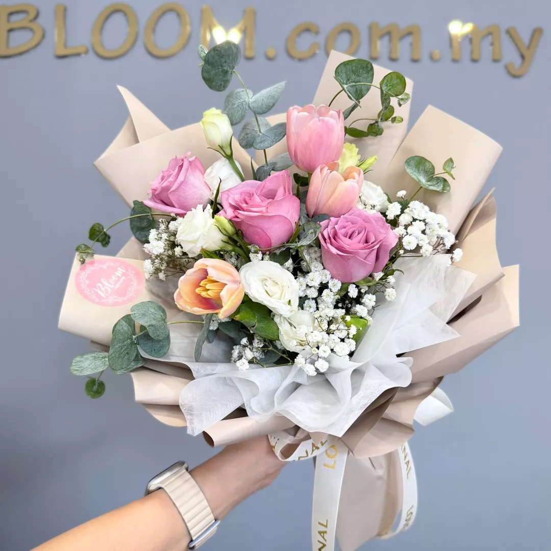 Valentine Tulip Hand Bouquet 03