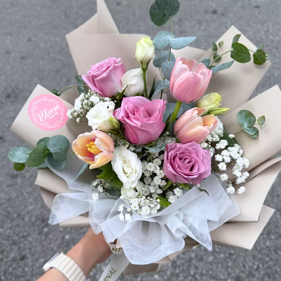 Valentine Tulip Hand Bouquet 03