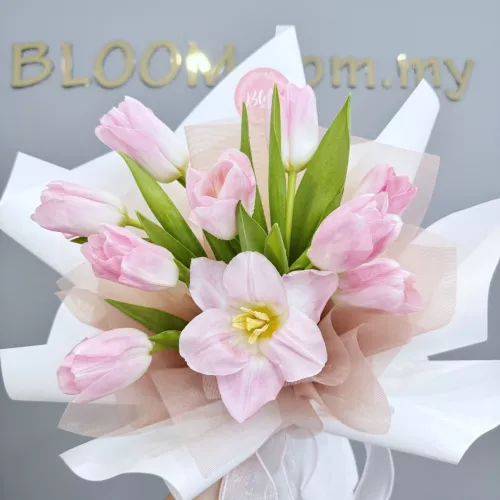 Valentine Tulip Hand Bouquet 05