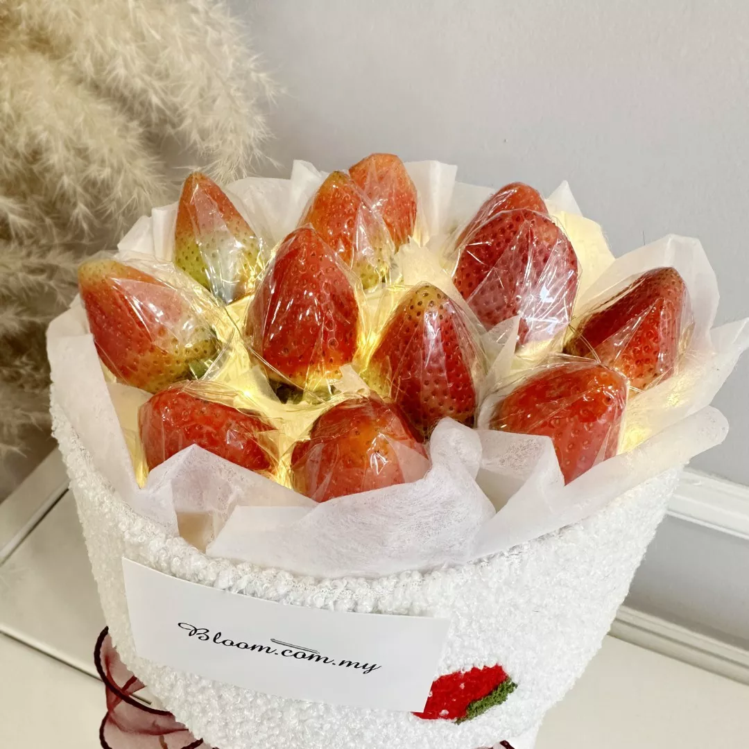Valentine Strawberry Bouquet 01