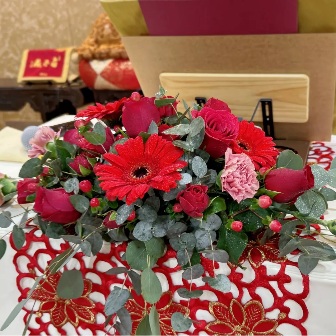 Table Flowers Arrangement 01