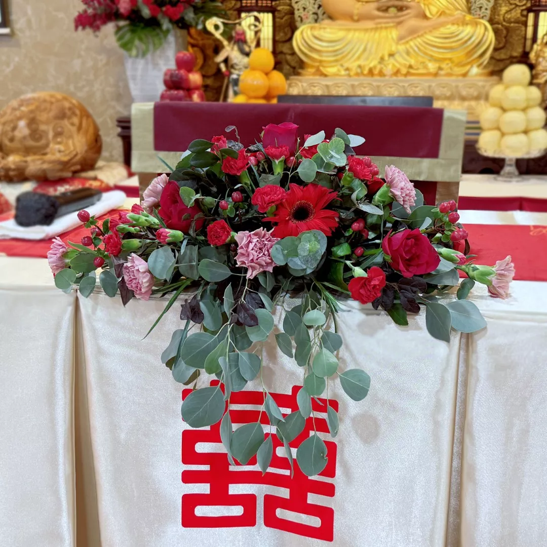 Table Flowers Arrangement 01