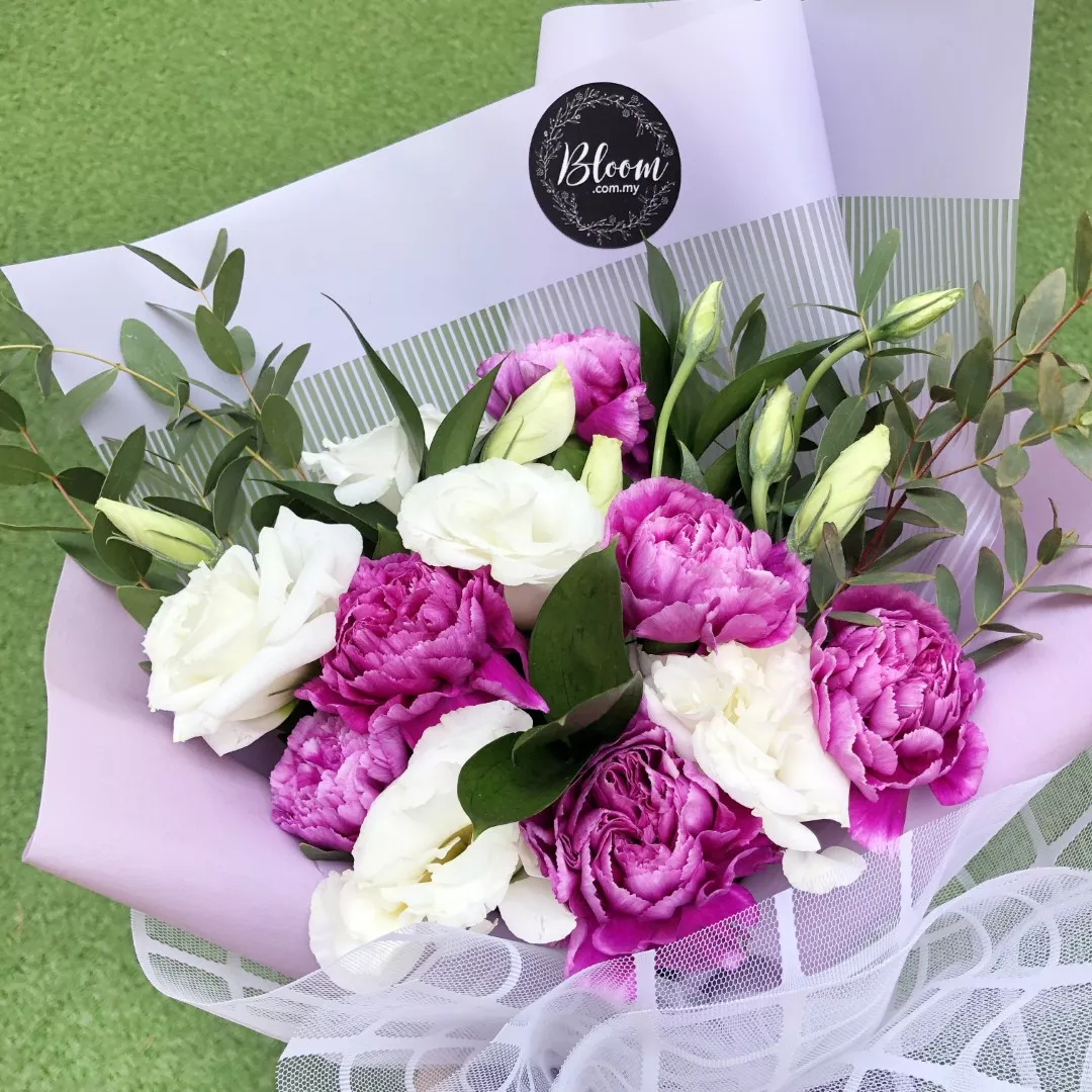 Carnation Hand Bouquet 06