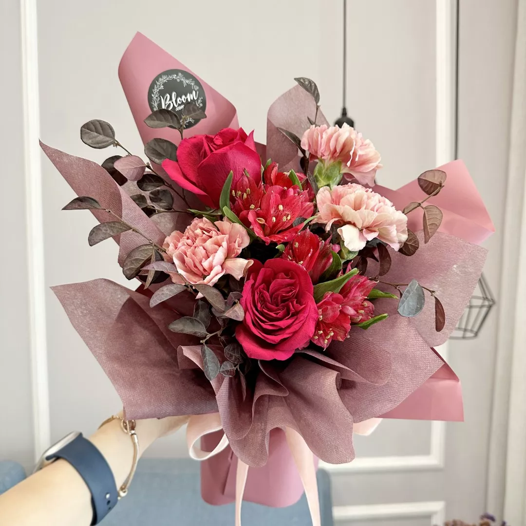 Carnation Hand Bouquet 27