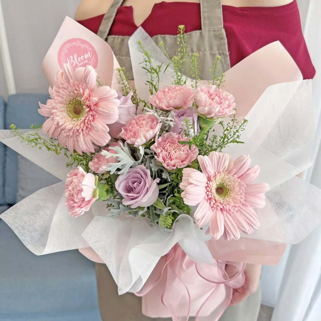 Carnation Hand Bouquet 29