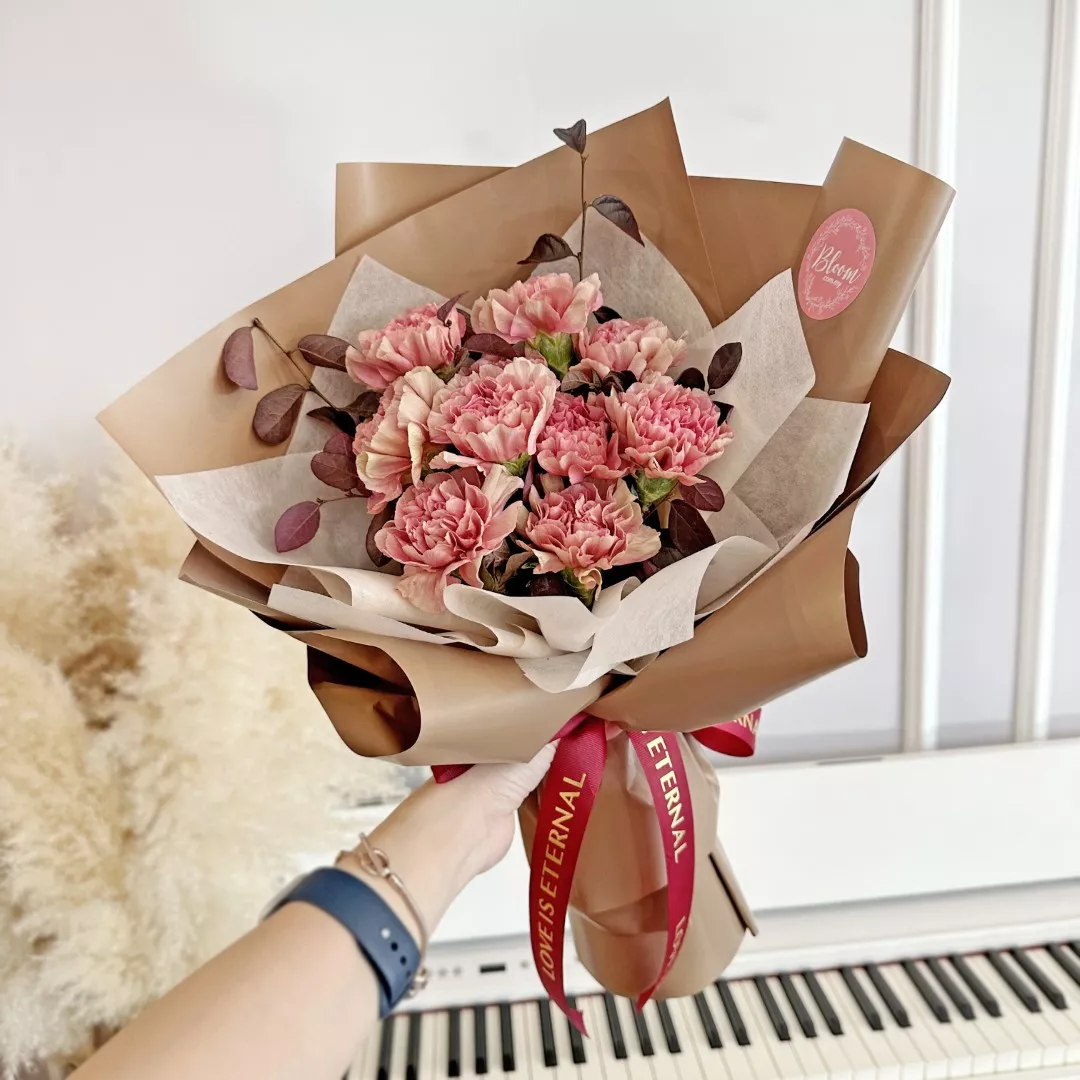 Carnation Hand Bouquet 30