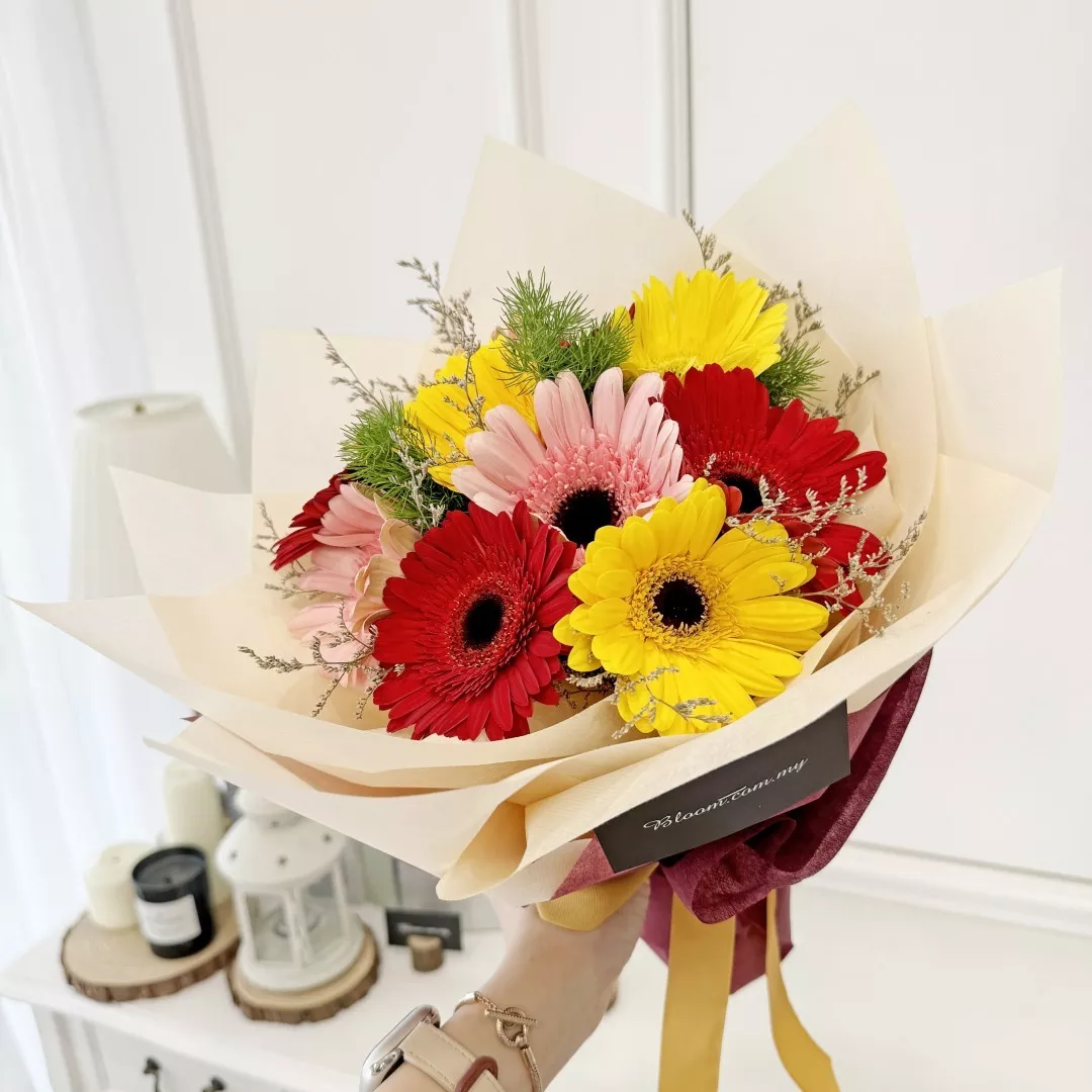 Gerbera Hand Bouquet 01