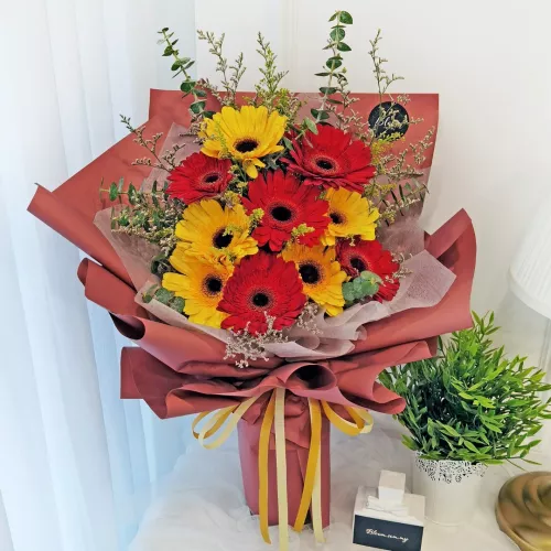 Gerbera Hand Bouquet 02