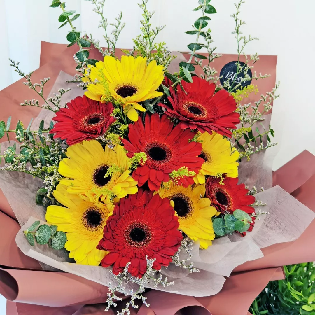 Gerbera Hand Bouquet 02